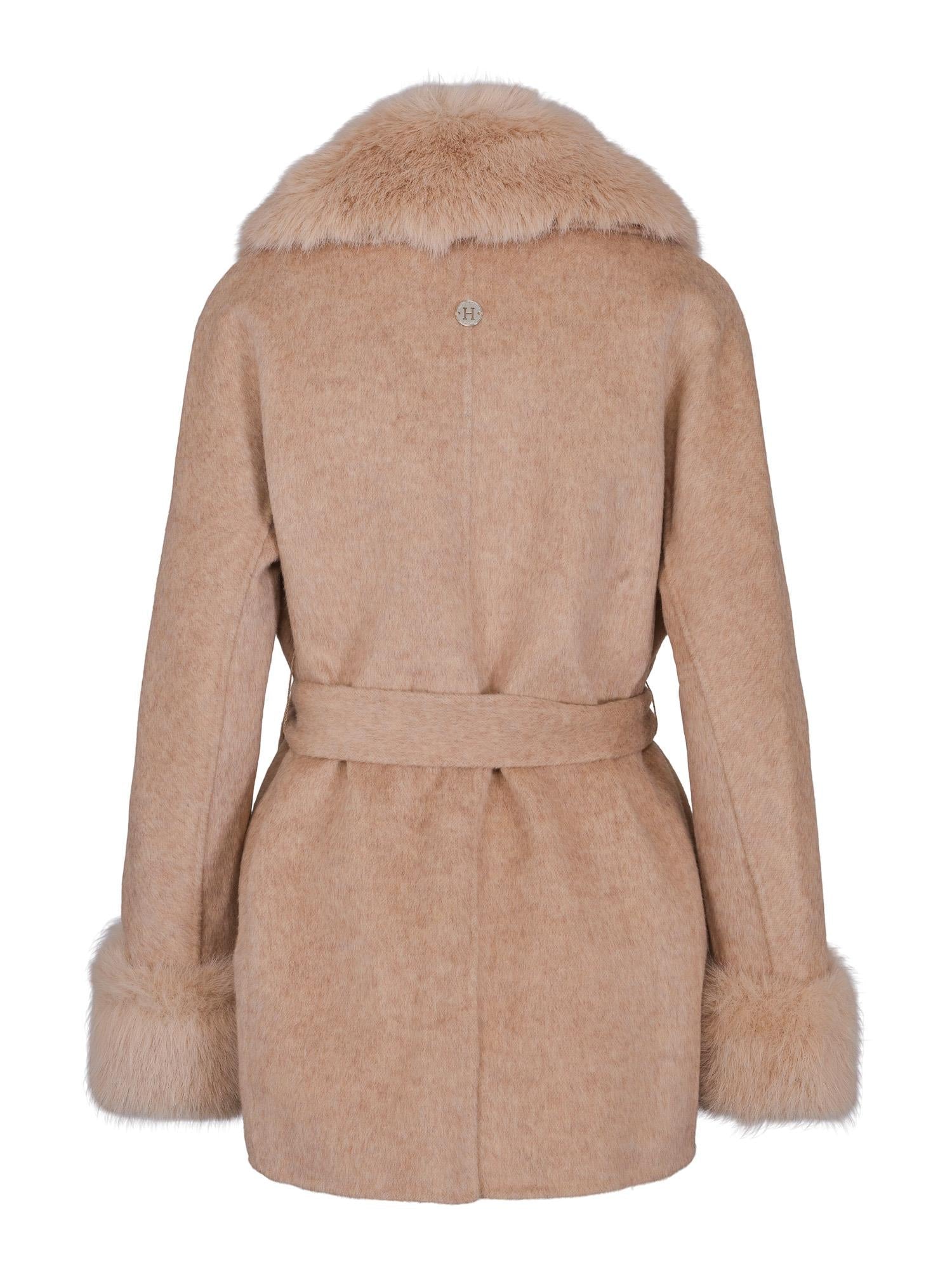 Women's short coat with belt and faux fur